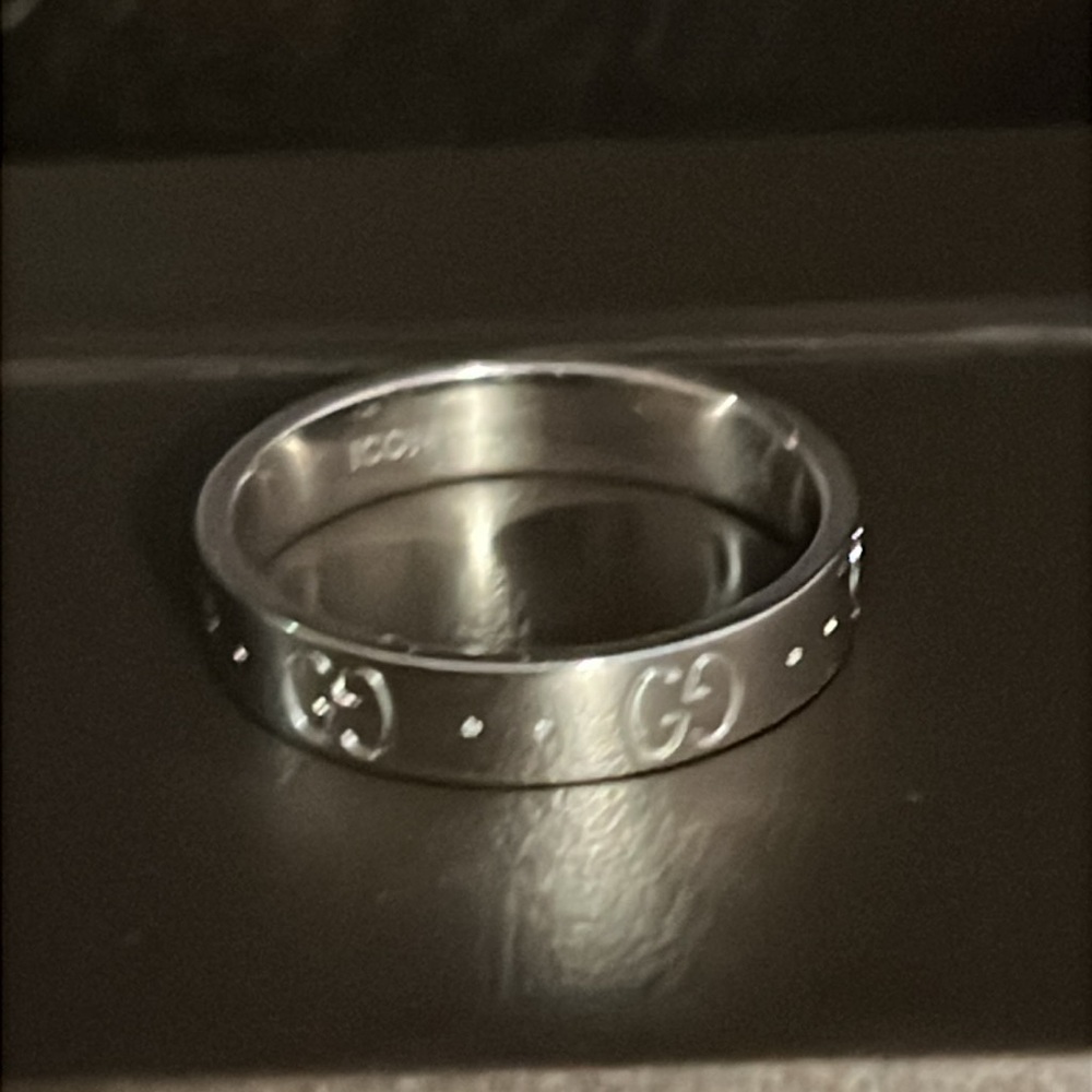 Gucci unisex GG logo Icon Thin 18k white gold band Ring - Picture 7 of 7
